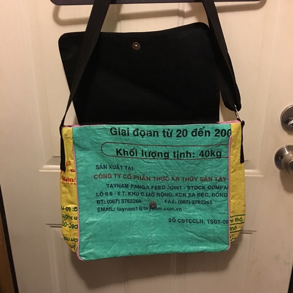 Village works recycled materials crossbody bag - Picture 2 of 3